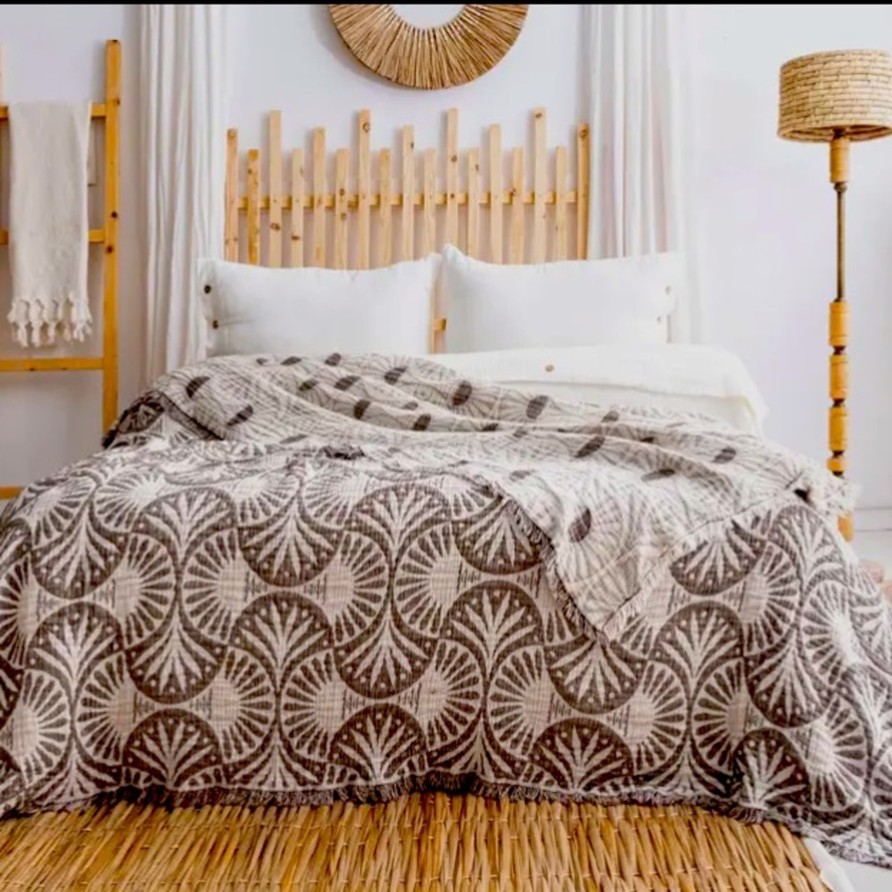Ginkgo Deco Leaf Quilt Bedspread Comforter 2 Side FLiPSiDE Tan + Cream NEW! - Picture 3 of 10